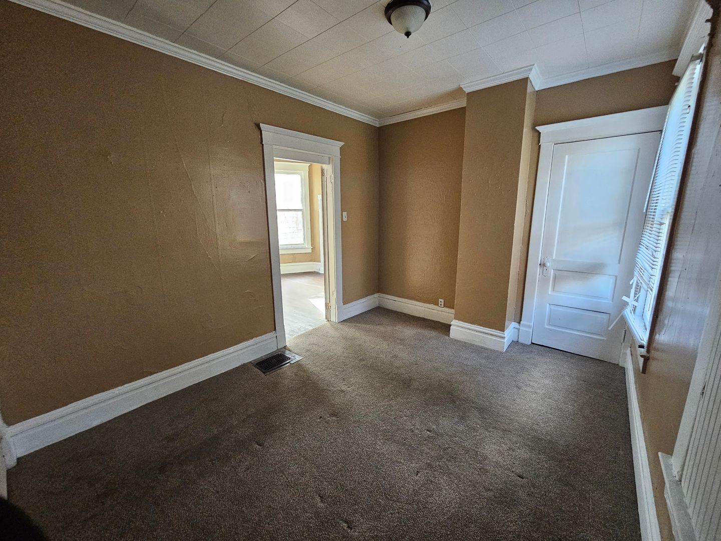 Peoria Apartment: 706 Spring St