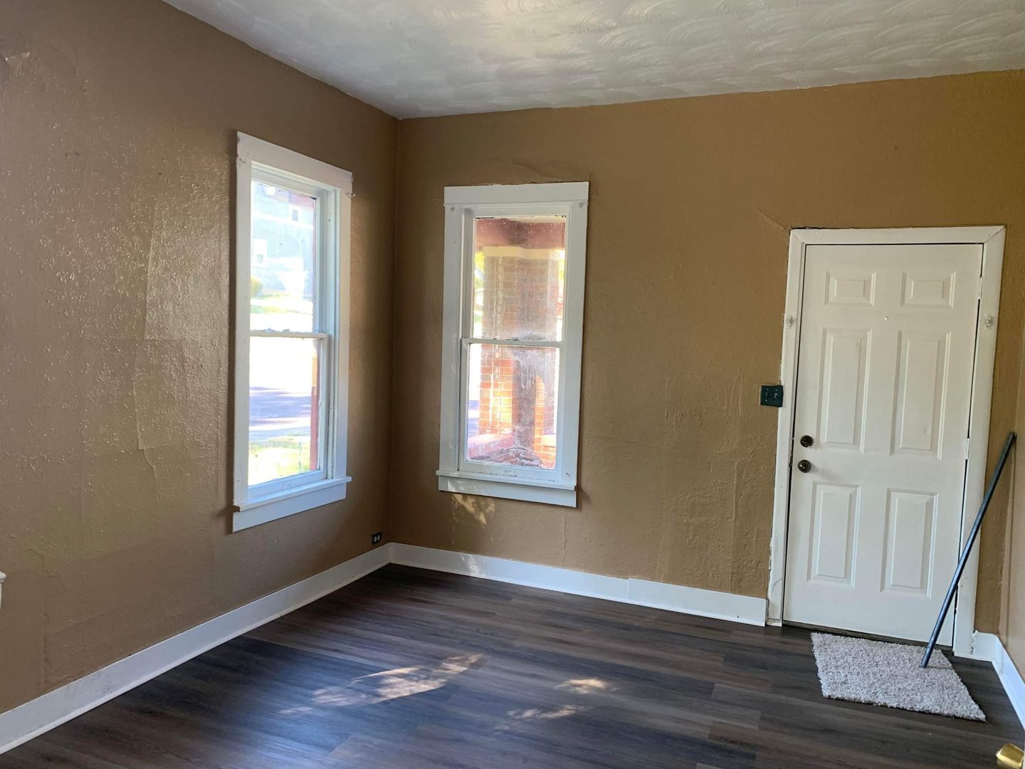 Peoria House: 900 E Behrends Ave