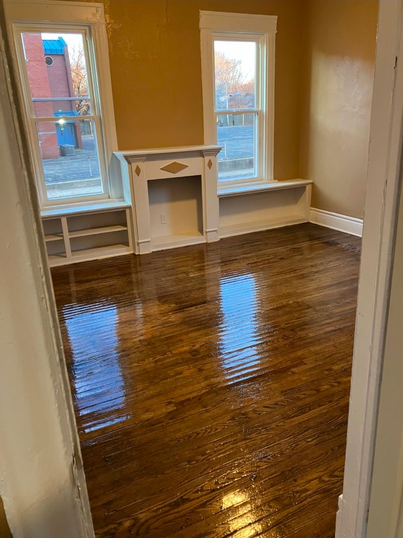 Peoria House: 522 Sloan St