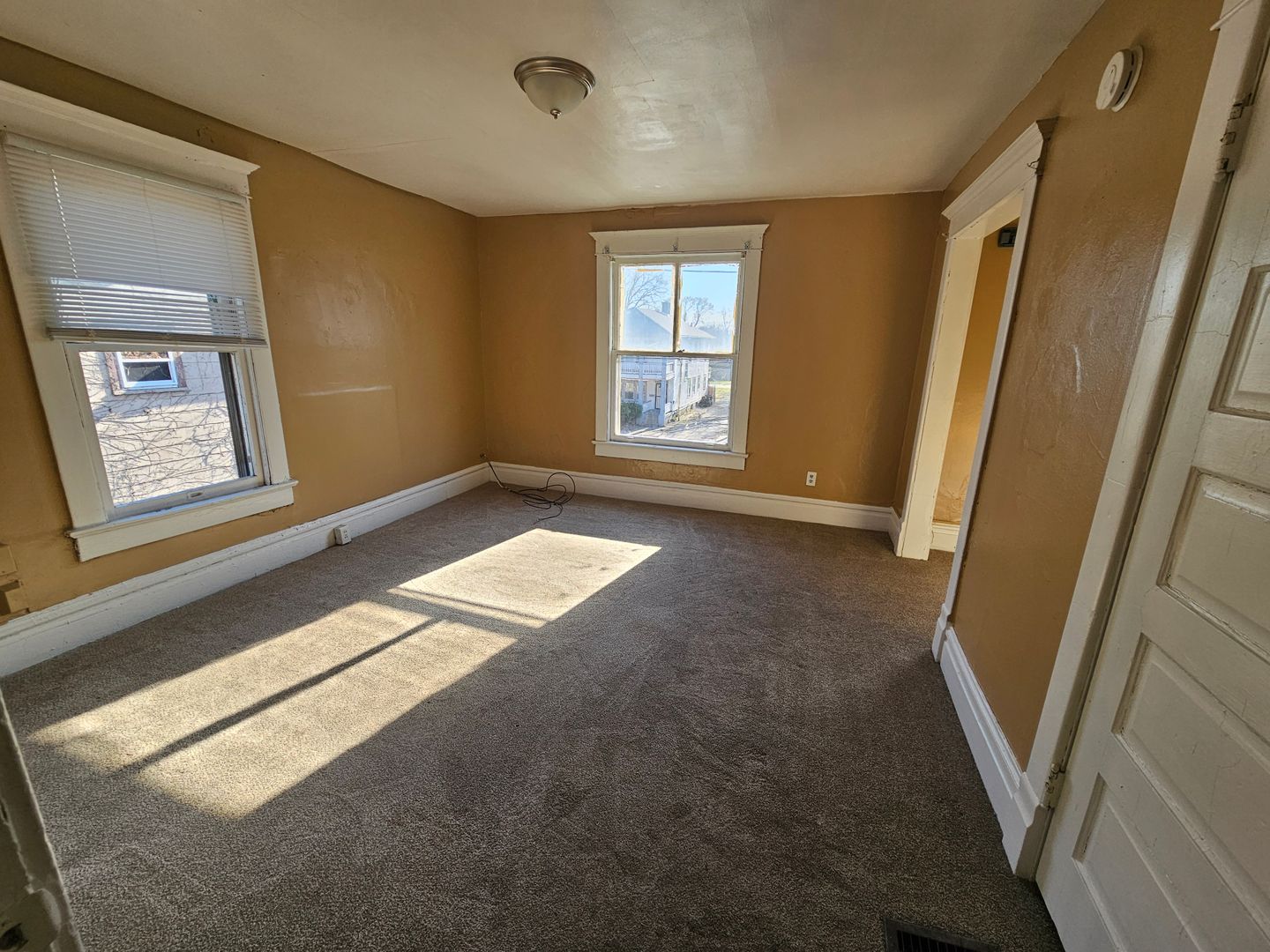 Peoria Apartment: 706 Spring St