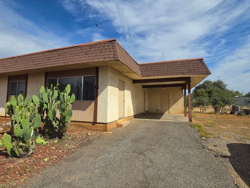 East Redding Single Level Apartment with Carport! – photo 1