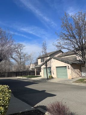 Old Alturas Park-3 bedroom Town House – photo 1