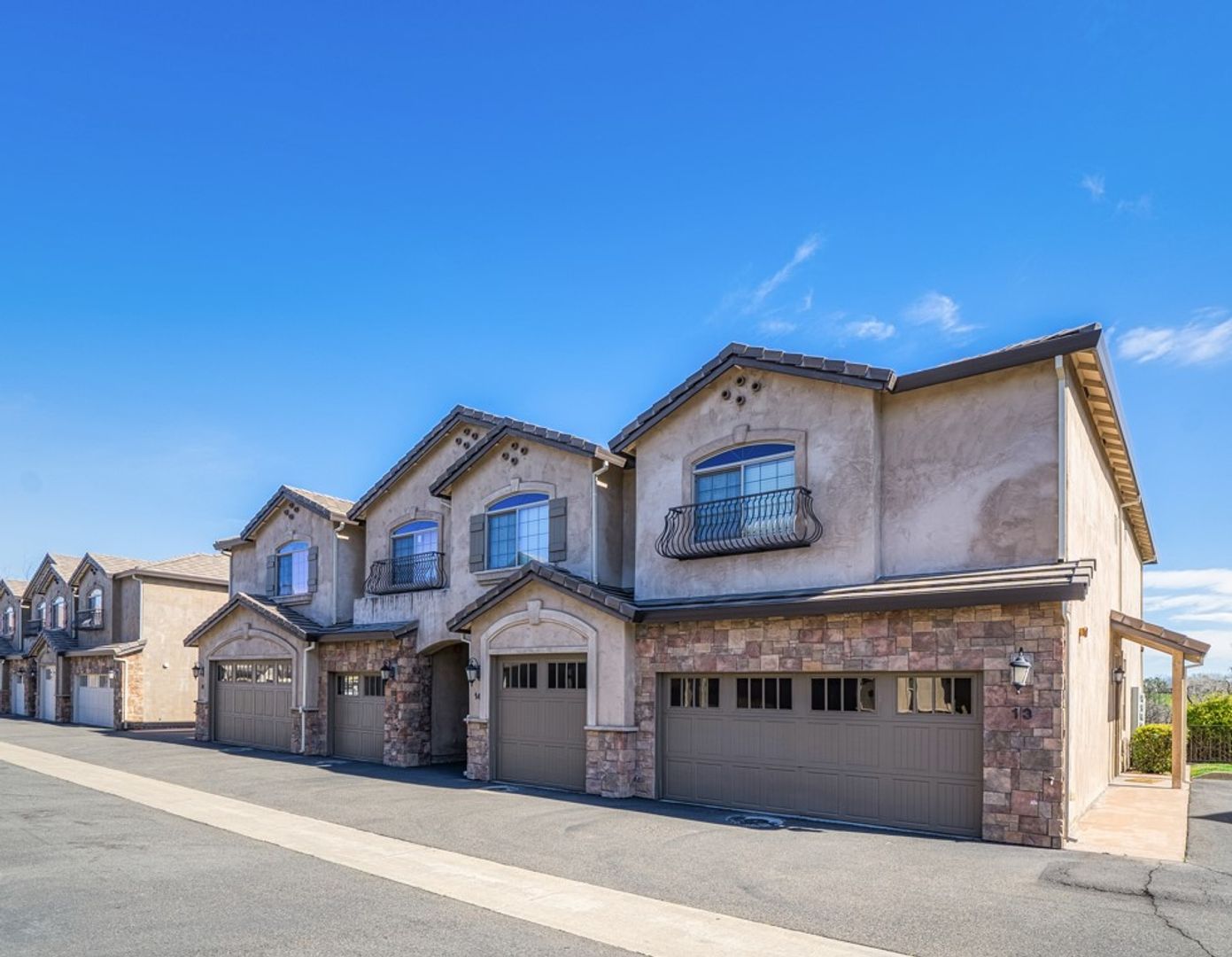 REDDING Apartment: 870 MISSION SIERRA CT