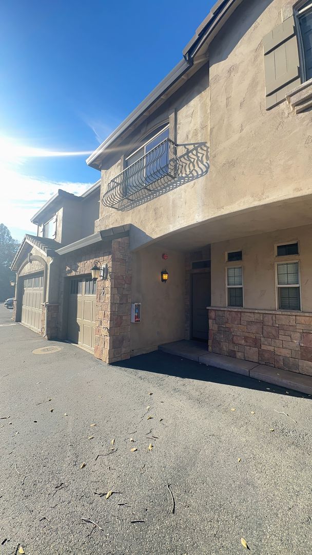 REDDING Apartment: 870 MISSION SIERRA CT