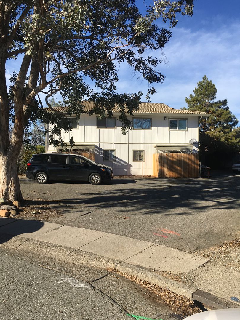 REDDING Apartment: 555 BUCKEYE TERRACE