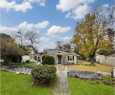 Unique Home Fully Furnished - ALL utilities Included + WIFI - $1000 Move in Special! – photo 1