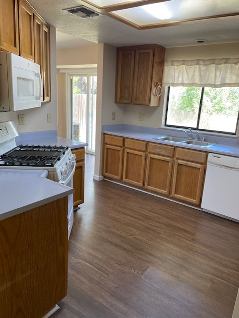 327 SPRINGER DRIVE, REDDING, CA 96003