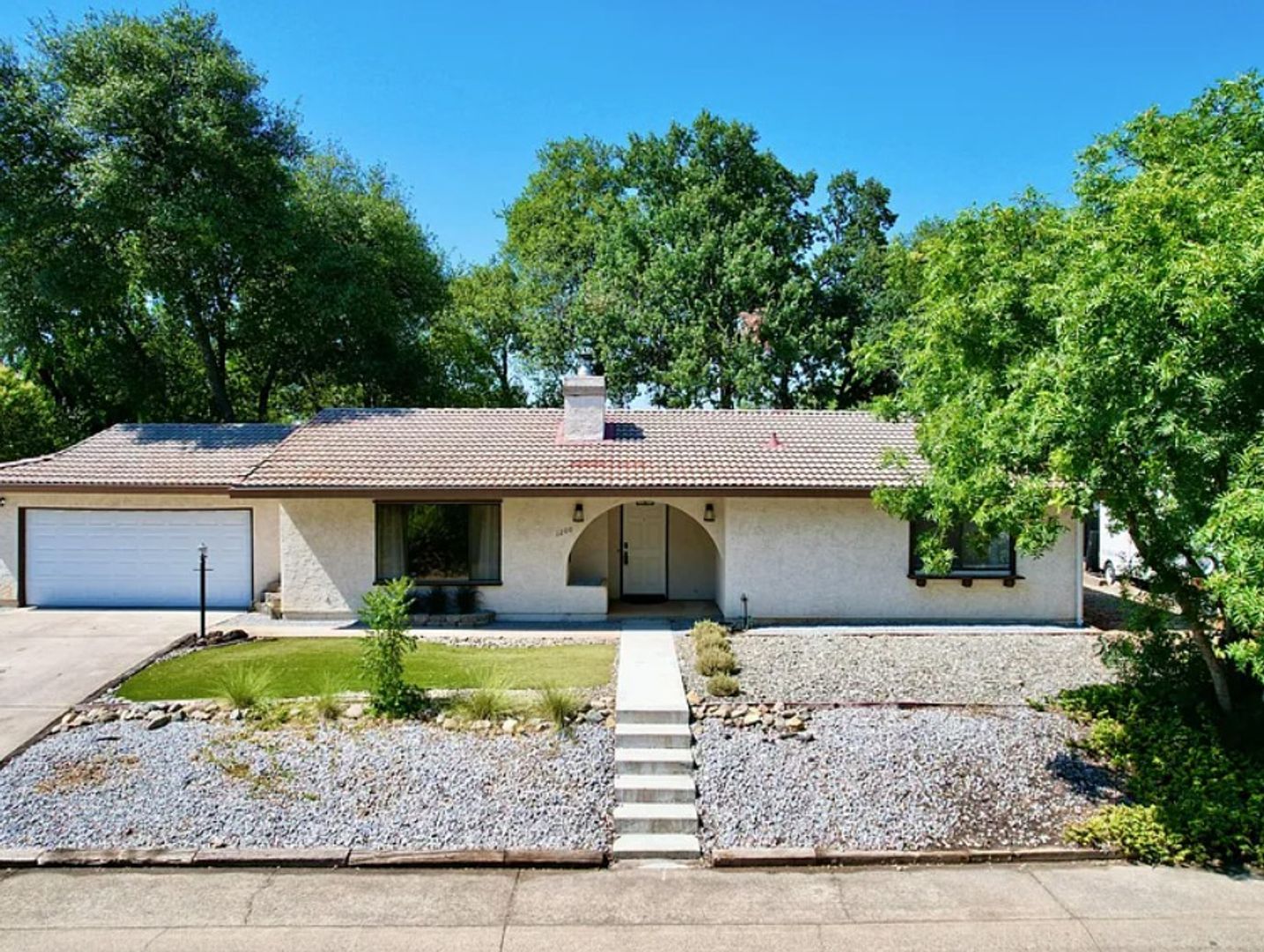 REDDING House: 1200 HAWTHORNE ROAD - 01