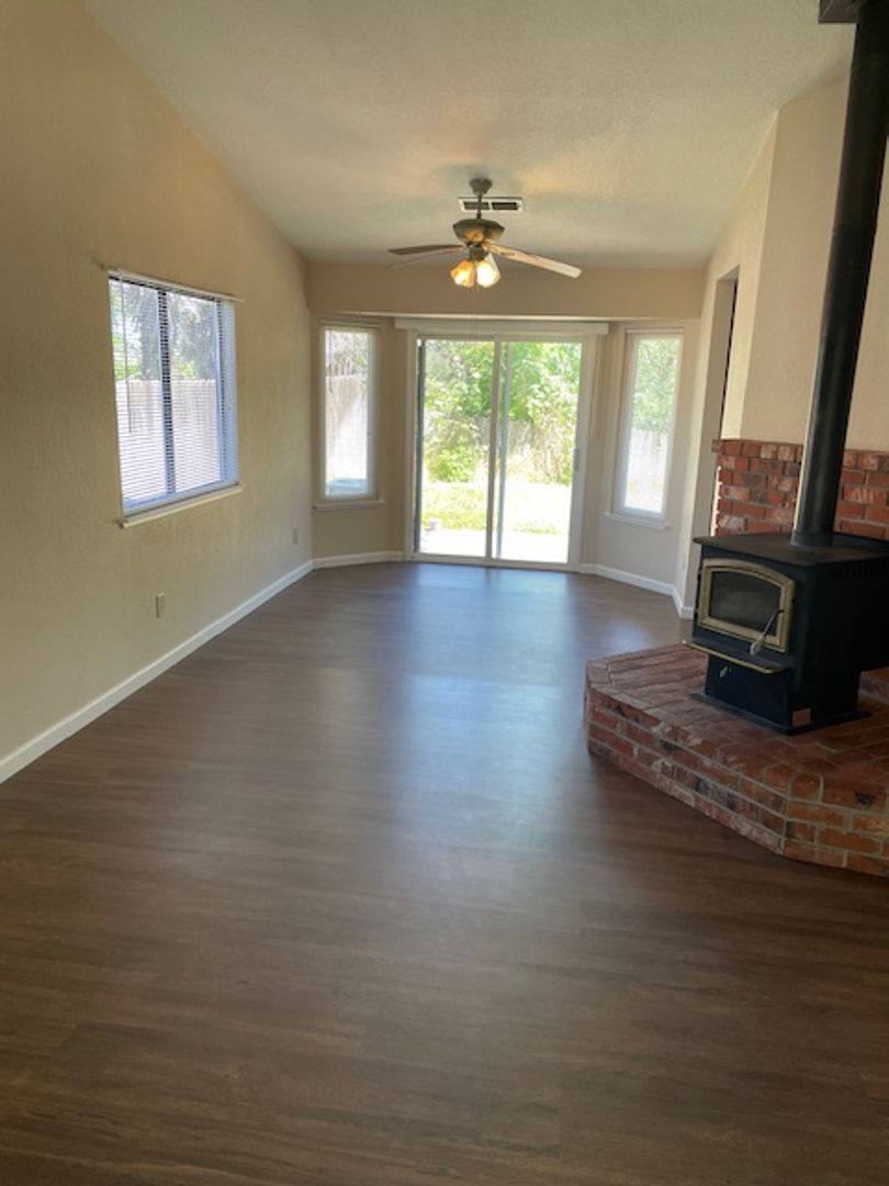 327 SPRINGER DRIVE, REDDING, CA 96003