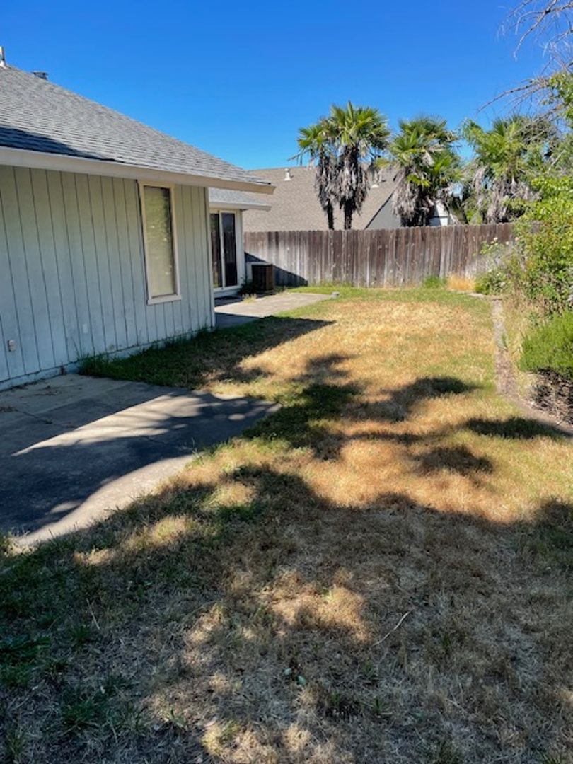 327 SPRINGER DRIVE, REDDING, CA 96003