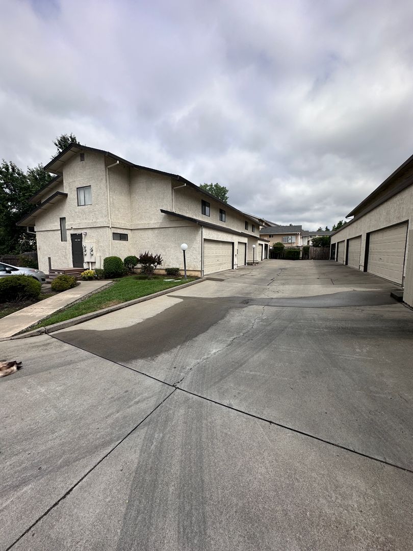 REDDING Apartment: 1138 BRANDON COURT