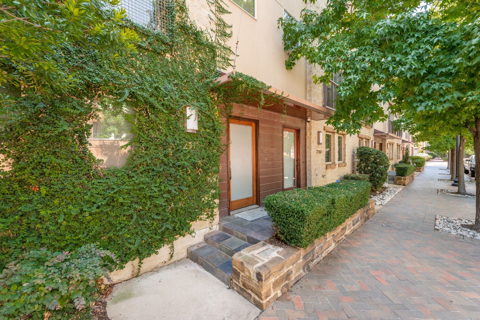 Dallas House: 2315 Clark St