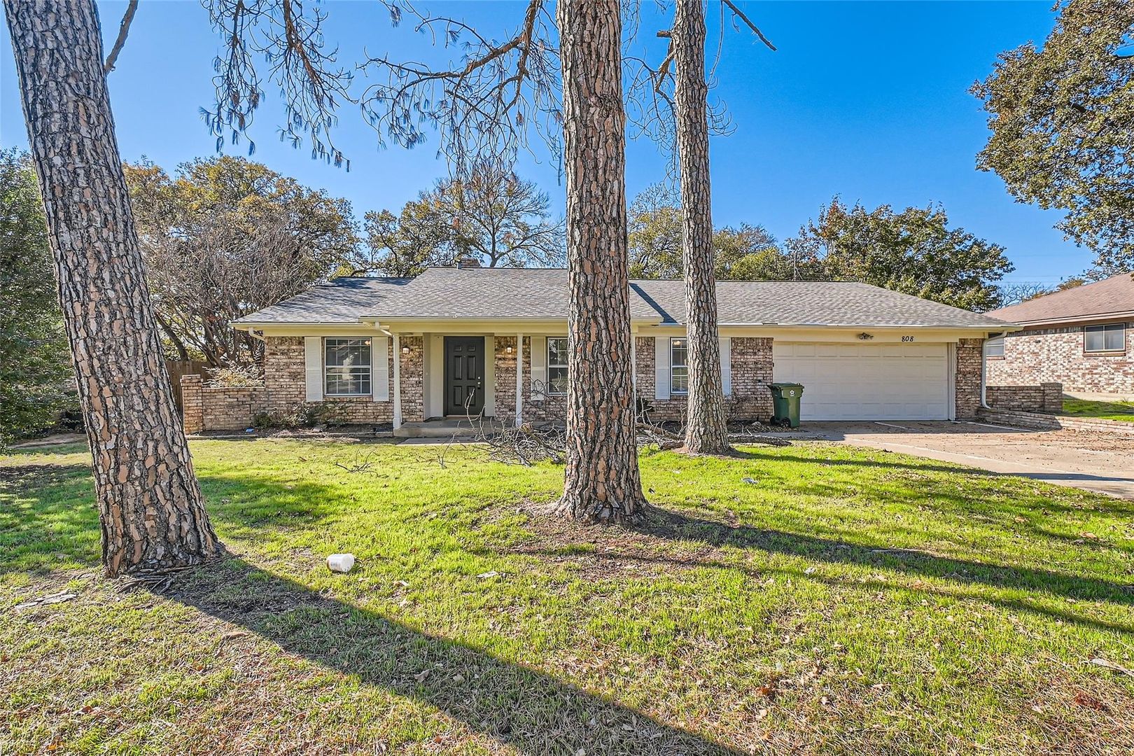 Bedford House: 808 Stratford Dr