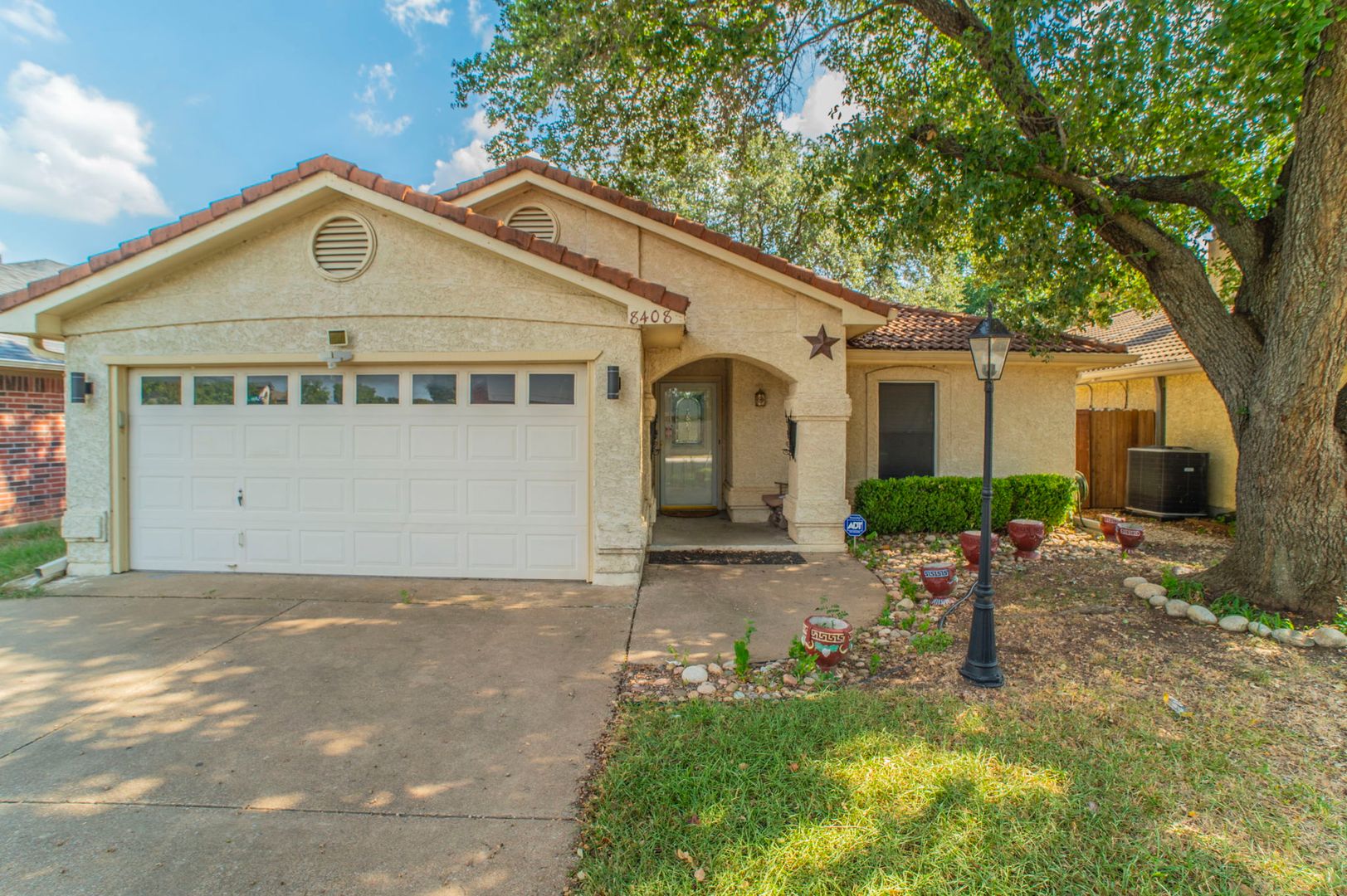 North Richland Hills House: 8408 Crystal Lane