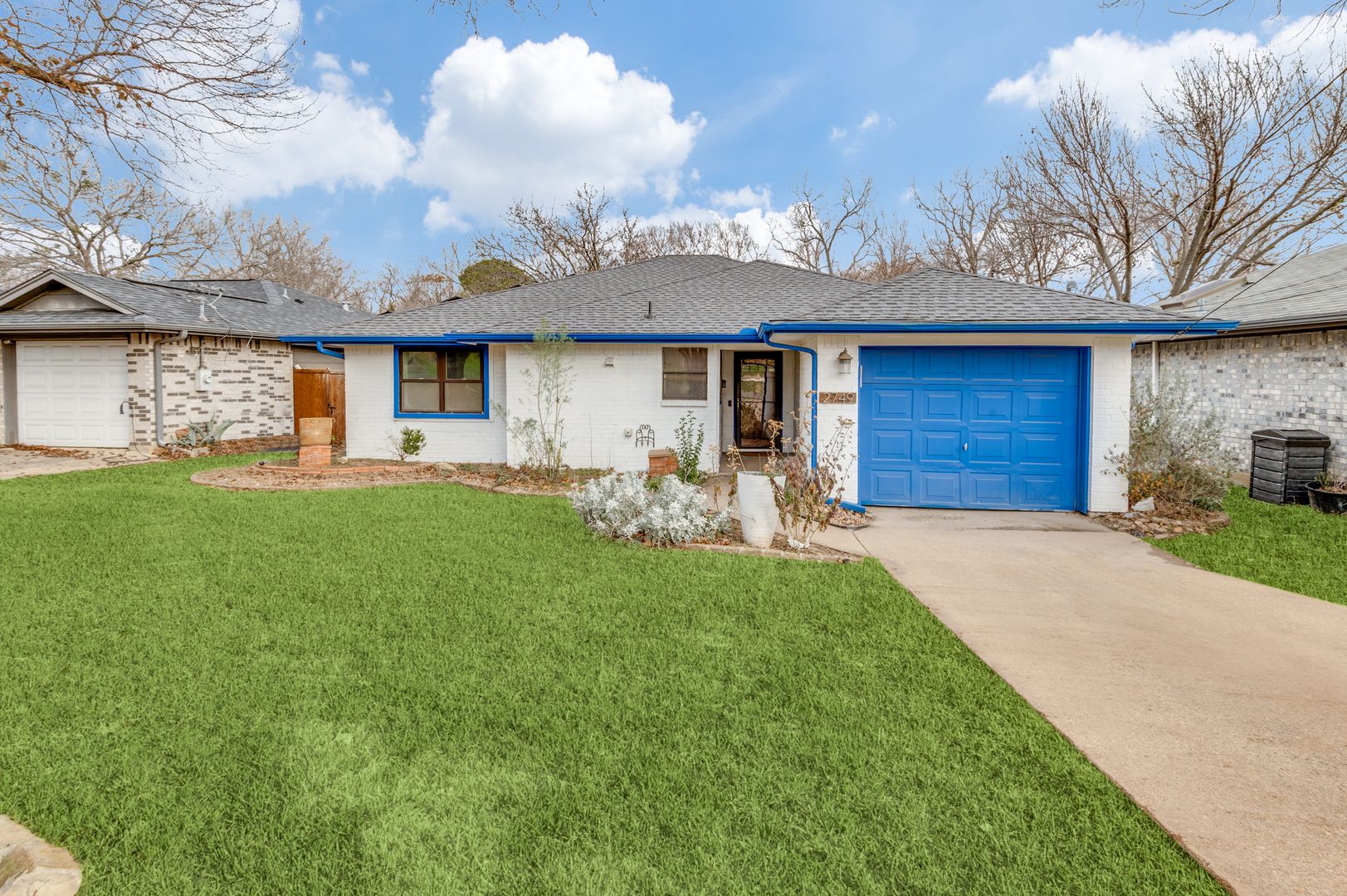 Dallas House: 2749 Buna Dr