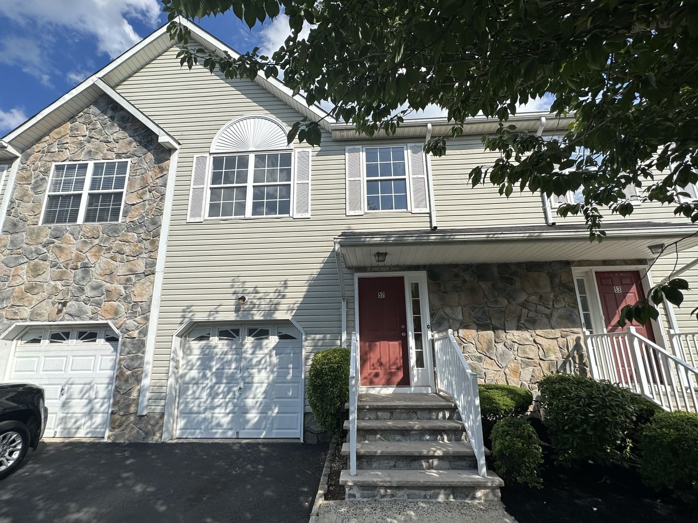 Somerset Townhome: 52 Victoria Drive