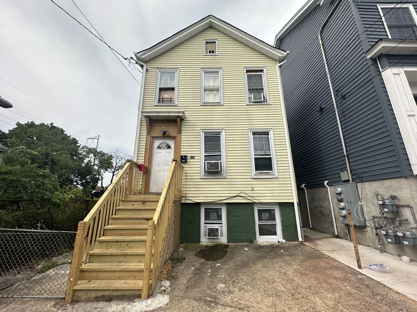New Brunswick Apartment: 340 Townsend St