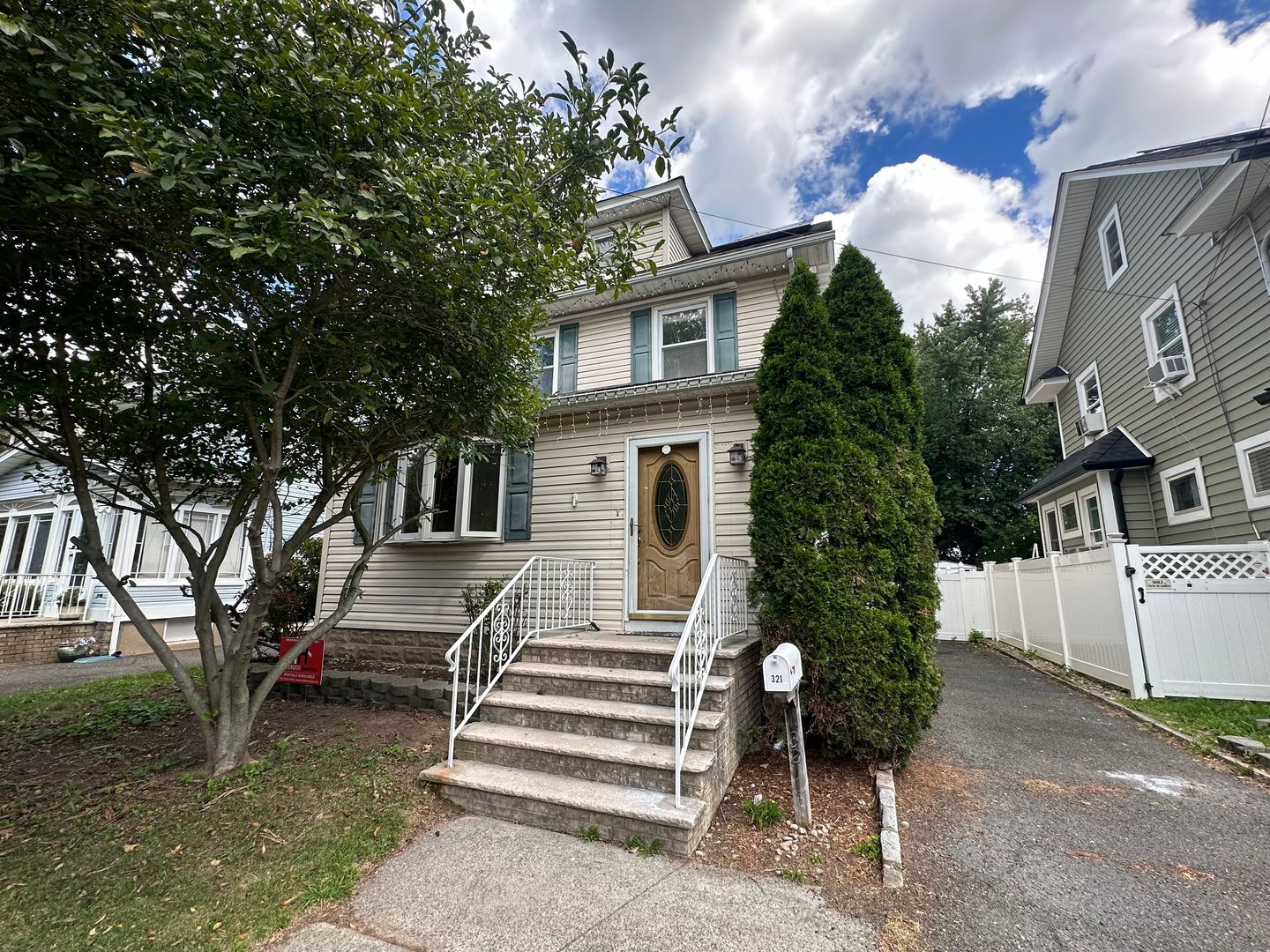 Roselle Park House: 321 Hemlock St