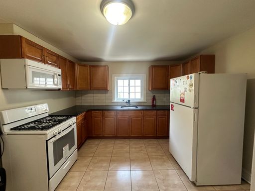 27 Comstock St — photo 3