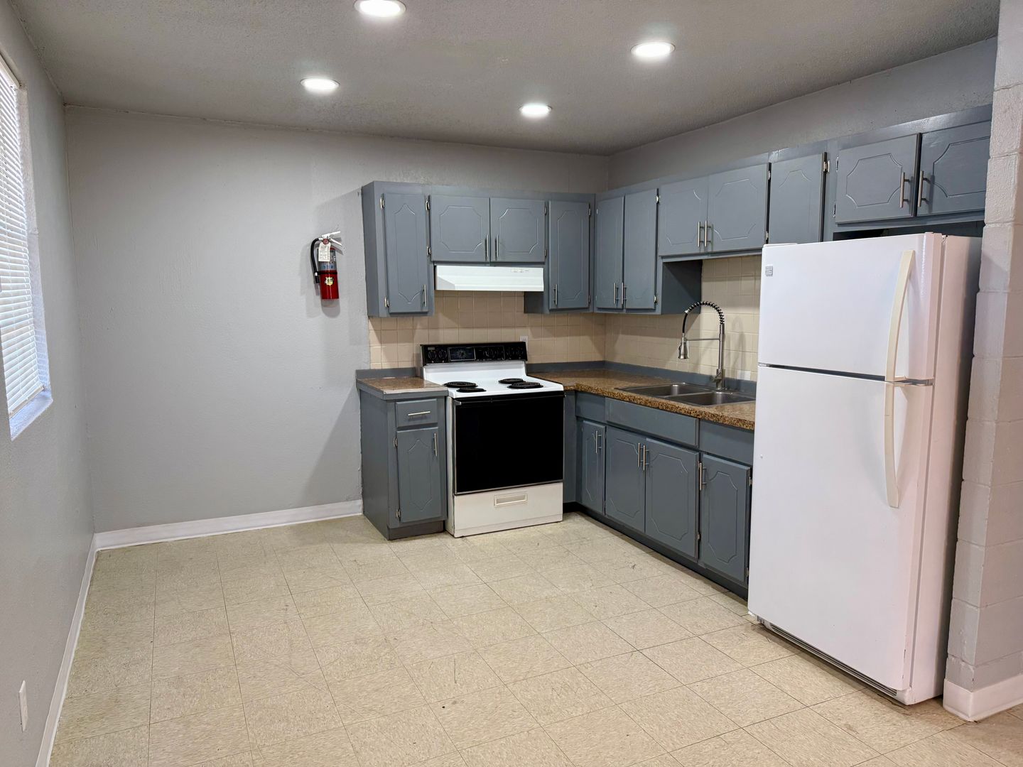 Edinburg Apartment: 1920 E Iowa Rd