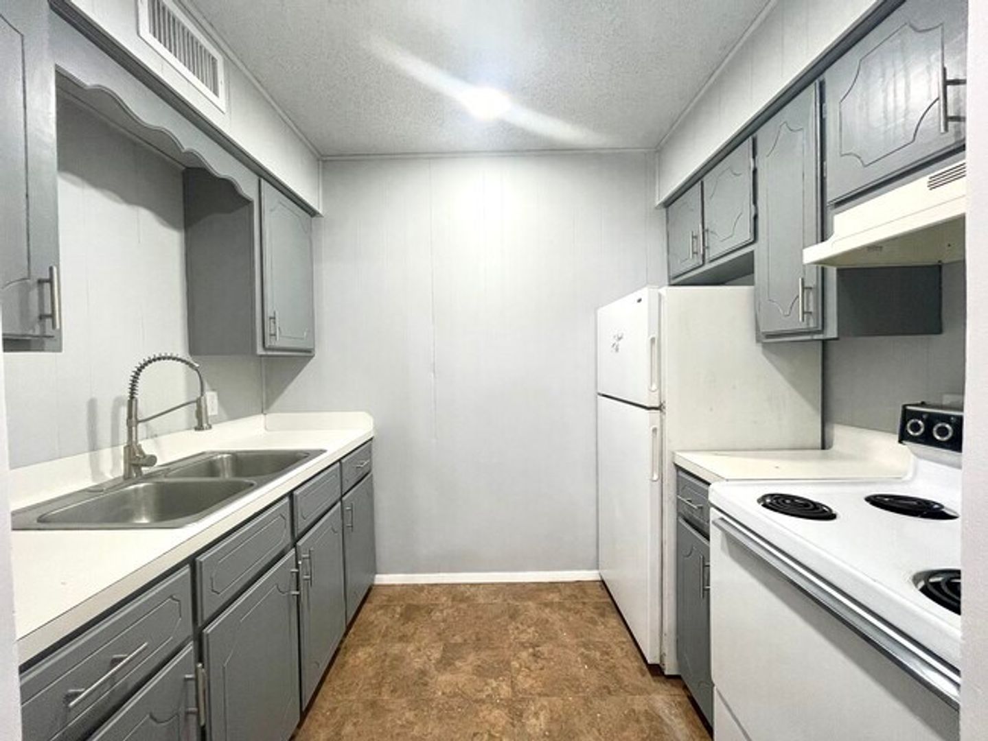 Weslaco Apartment: 713 S Illinois Ave