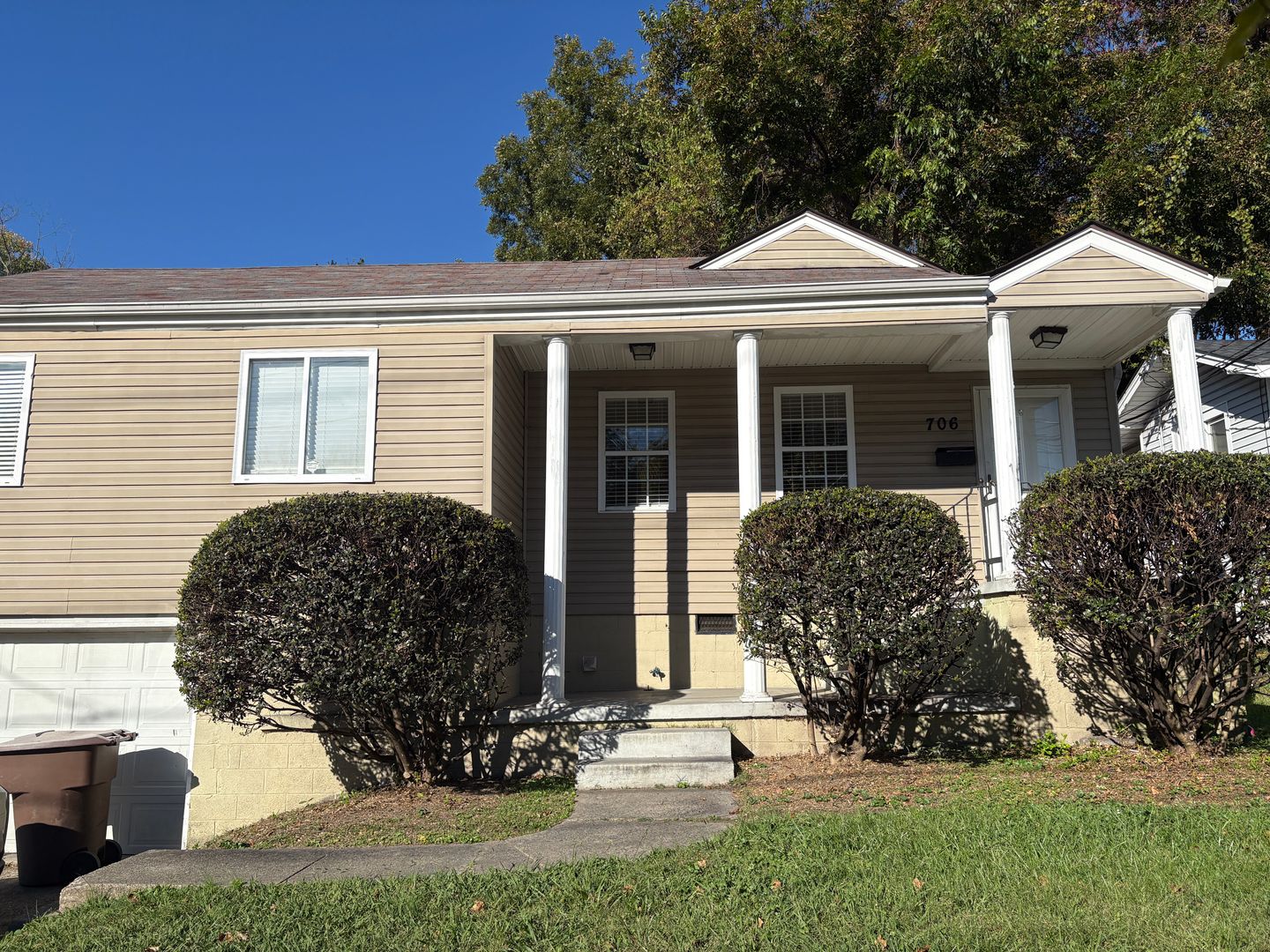 Greensboro House: 706 S. Benbow Rd.