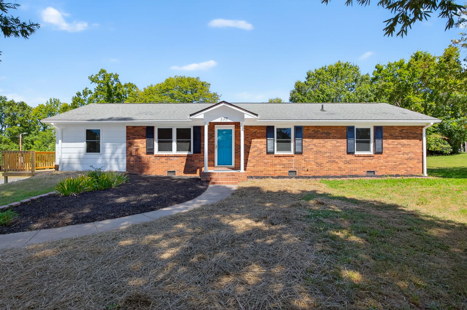 3 bedroom, 2 bathroom House in Eden! 