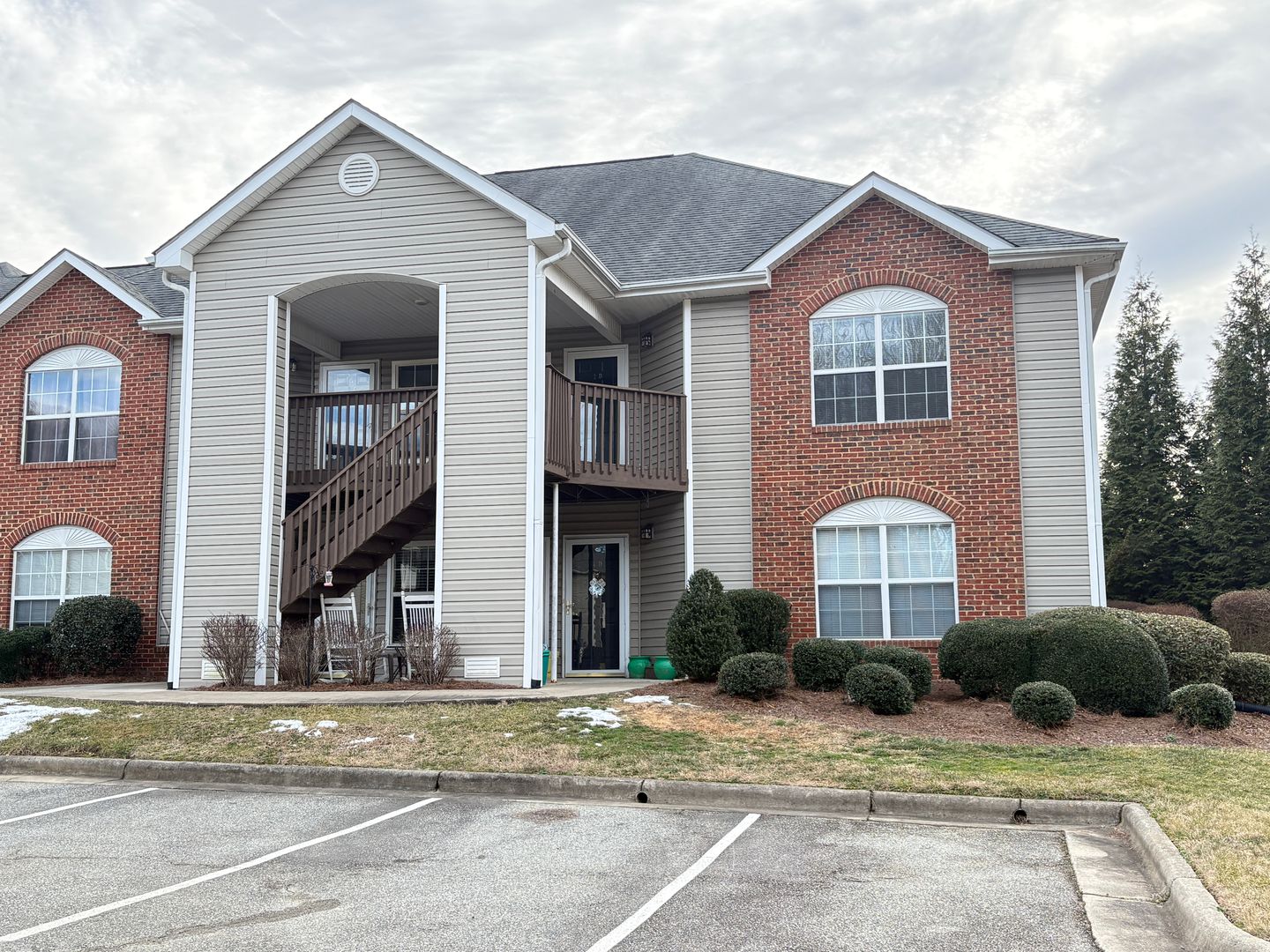 High Point Condo: 2620 Ingleside Drive Unit 2D