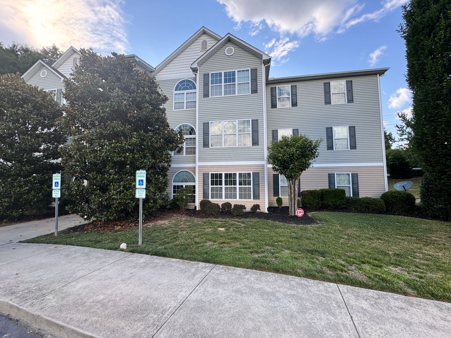 Greensboro House: 4704 Pennoak Lane Apt C