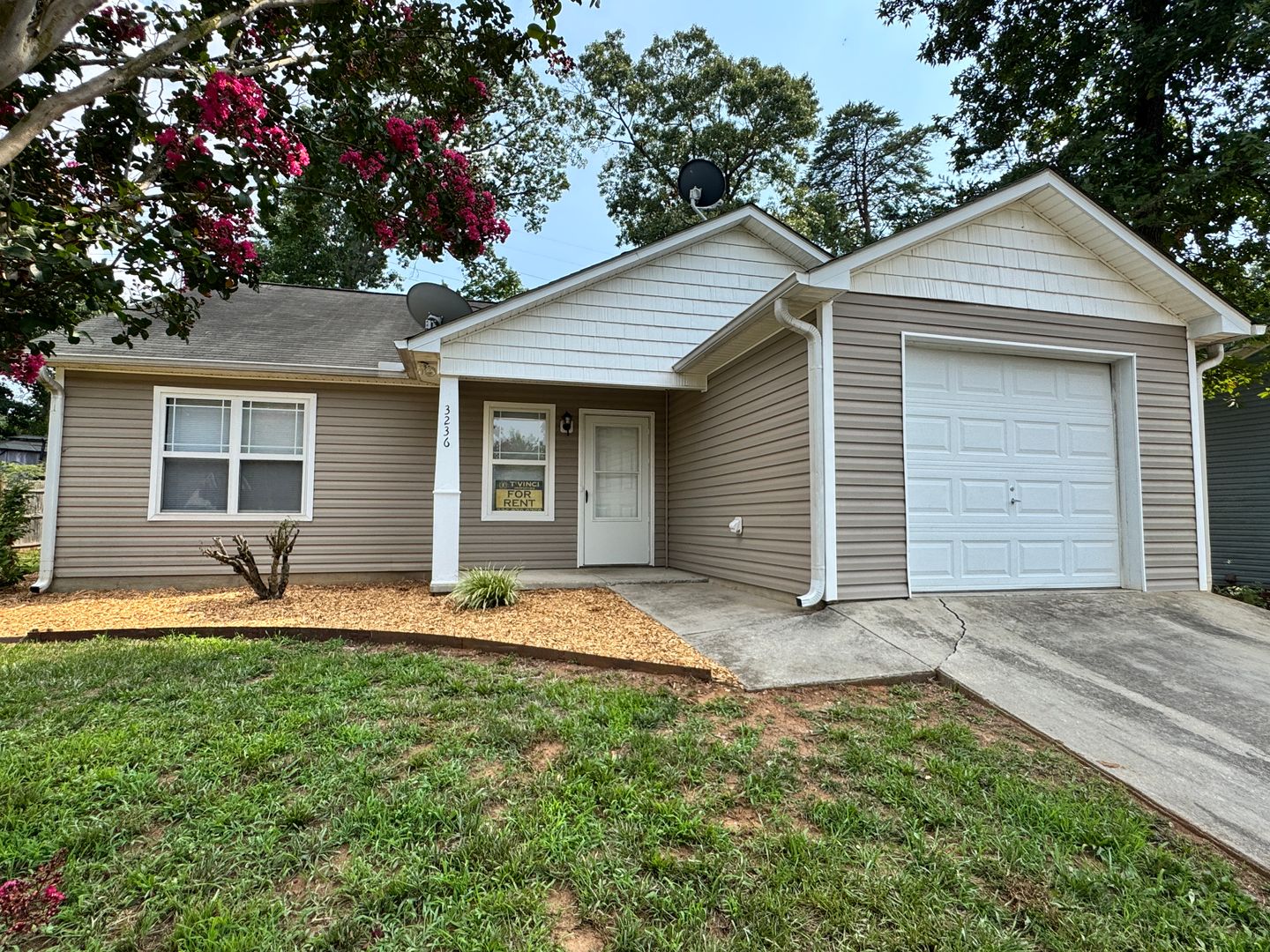 Winston-Salem House: 3236 Ridgewood Place Drive