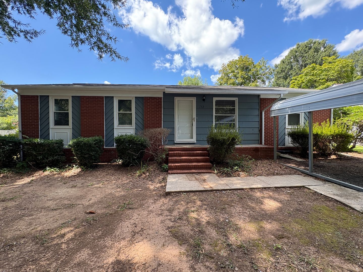 Mayodan House: 212 N 12th Avenue