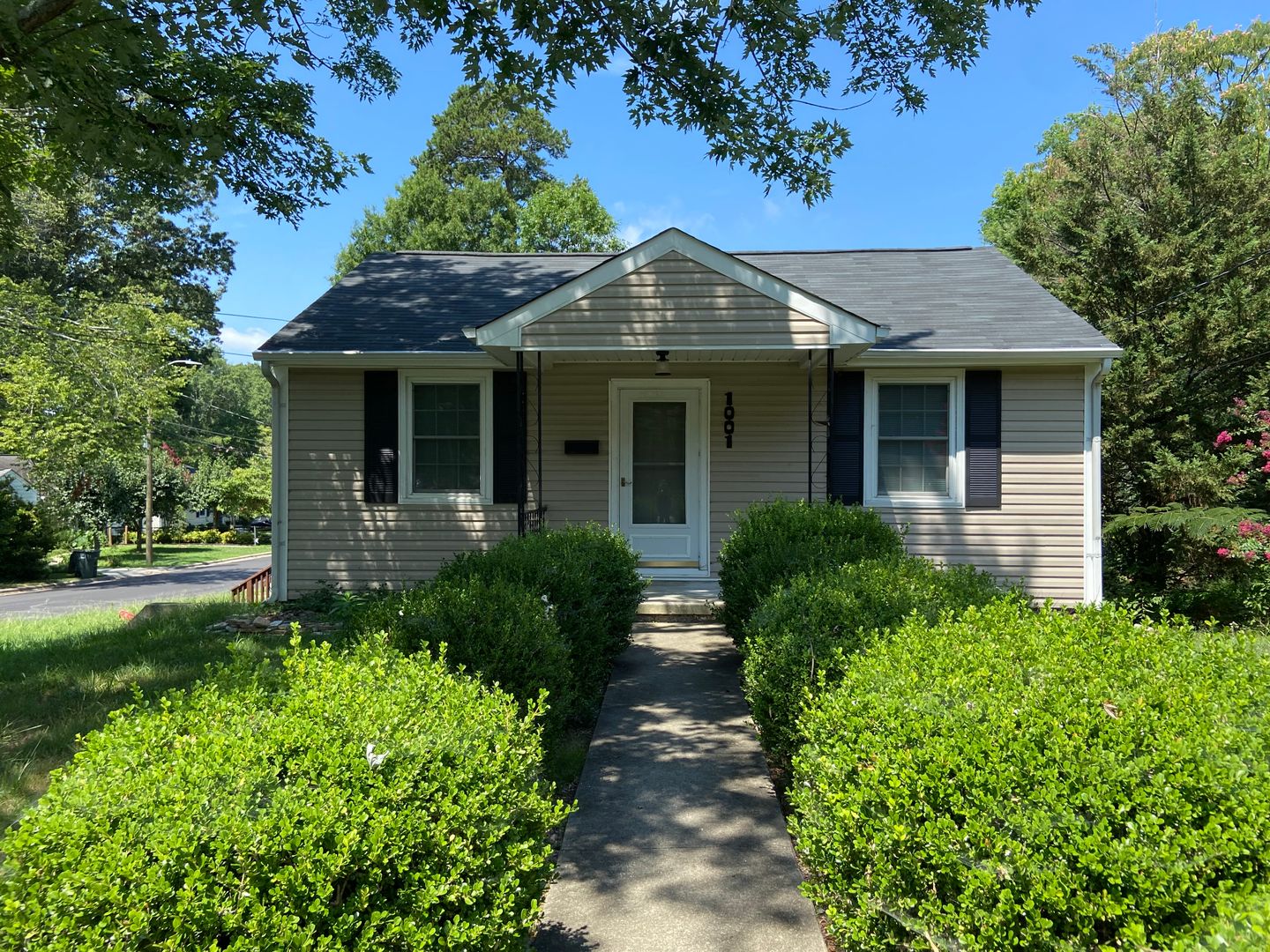 Greensboro House: 1001 Grayland Street