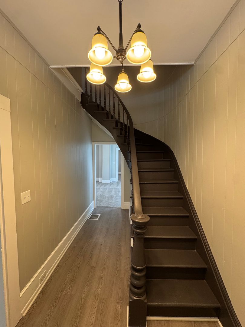 Lafayette House: 929 N 8th Street