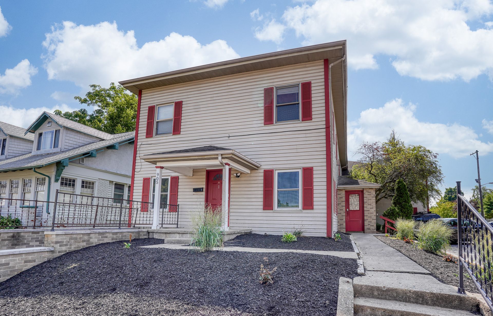 Lafayette Apartment: 905 Union Street