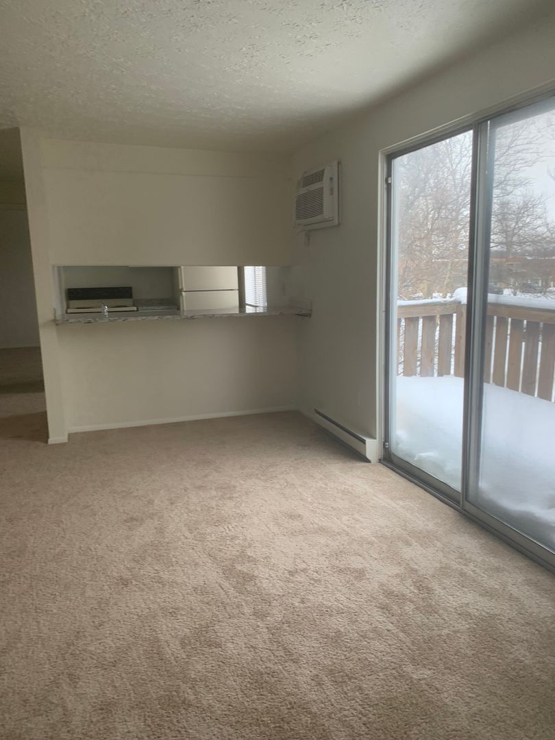 Elyria Apartment: 123, 127 Foxhill Lane
