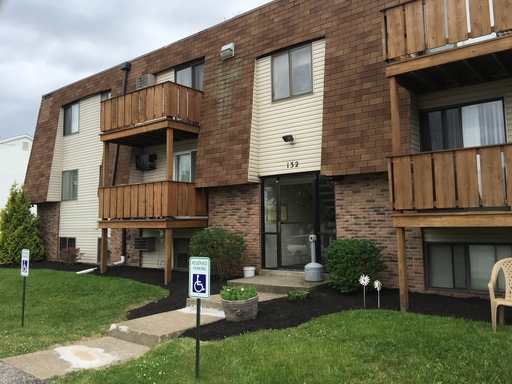 136 APT D Fox Hill Lane