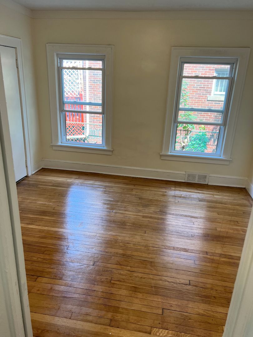 Lorain Apartment: 1174-1176 West 8th St.