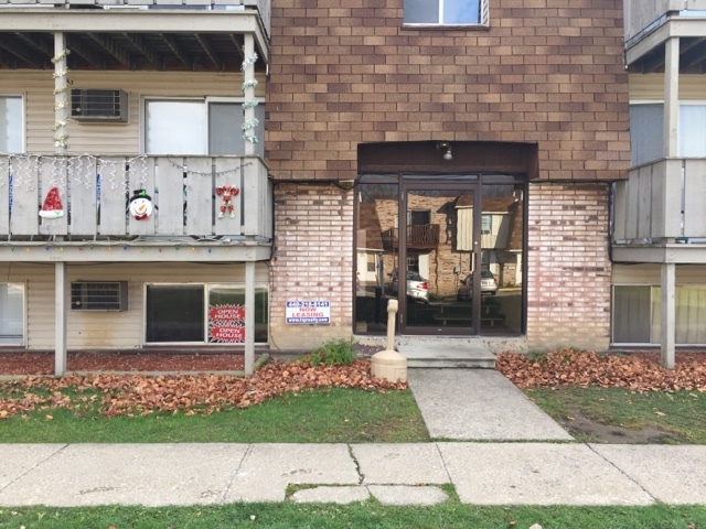 Elyria Apartment: 1442, 1444, 1448, 1450, 1452, 1454 West River Rd. N Elyria, OH 44035