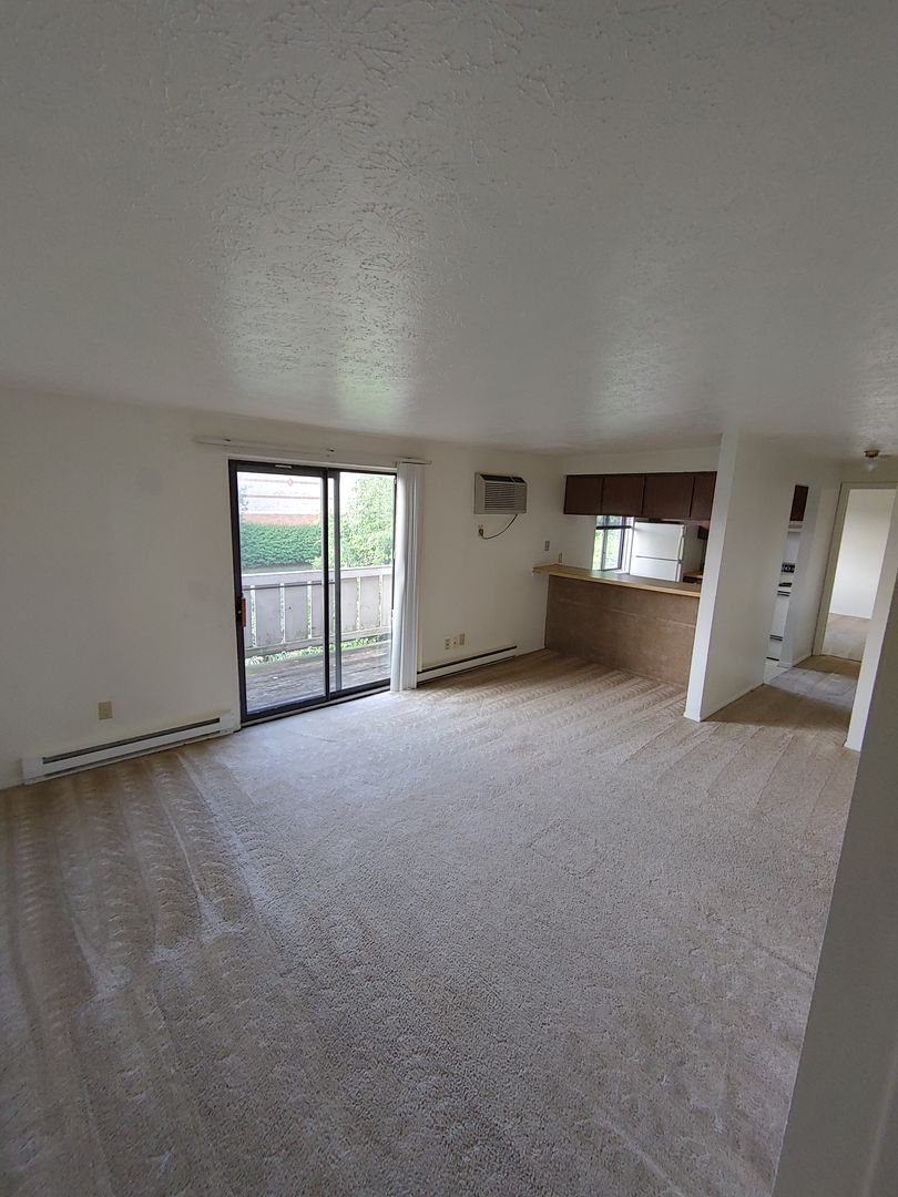 Elyria Apartment: 128, 132, 136 Fox Hill Lane