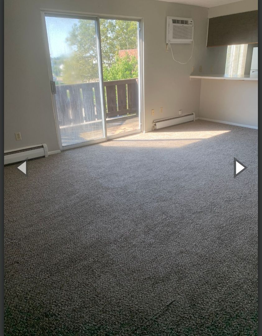 Elyria Apartment: 123, 127 Foxhill Lane