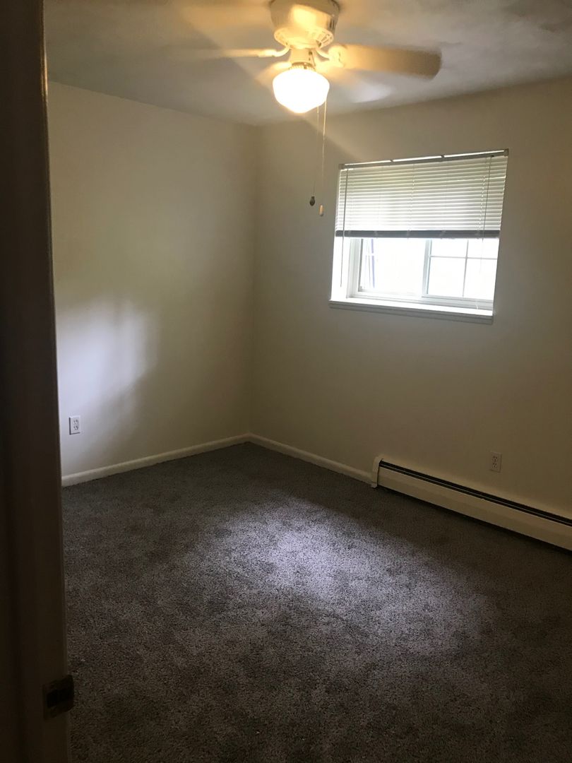 Lorain Apartment: 4745, 4747, 4749, 4751 Oberlin Av. Lorain, OH 44053