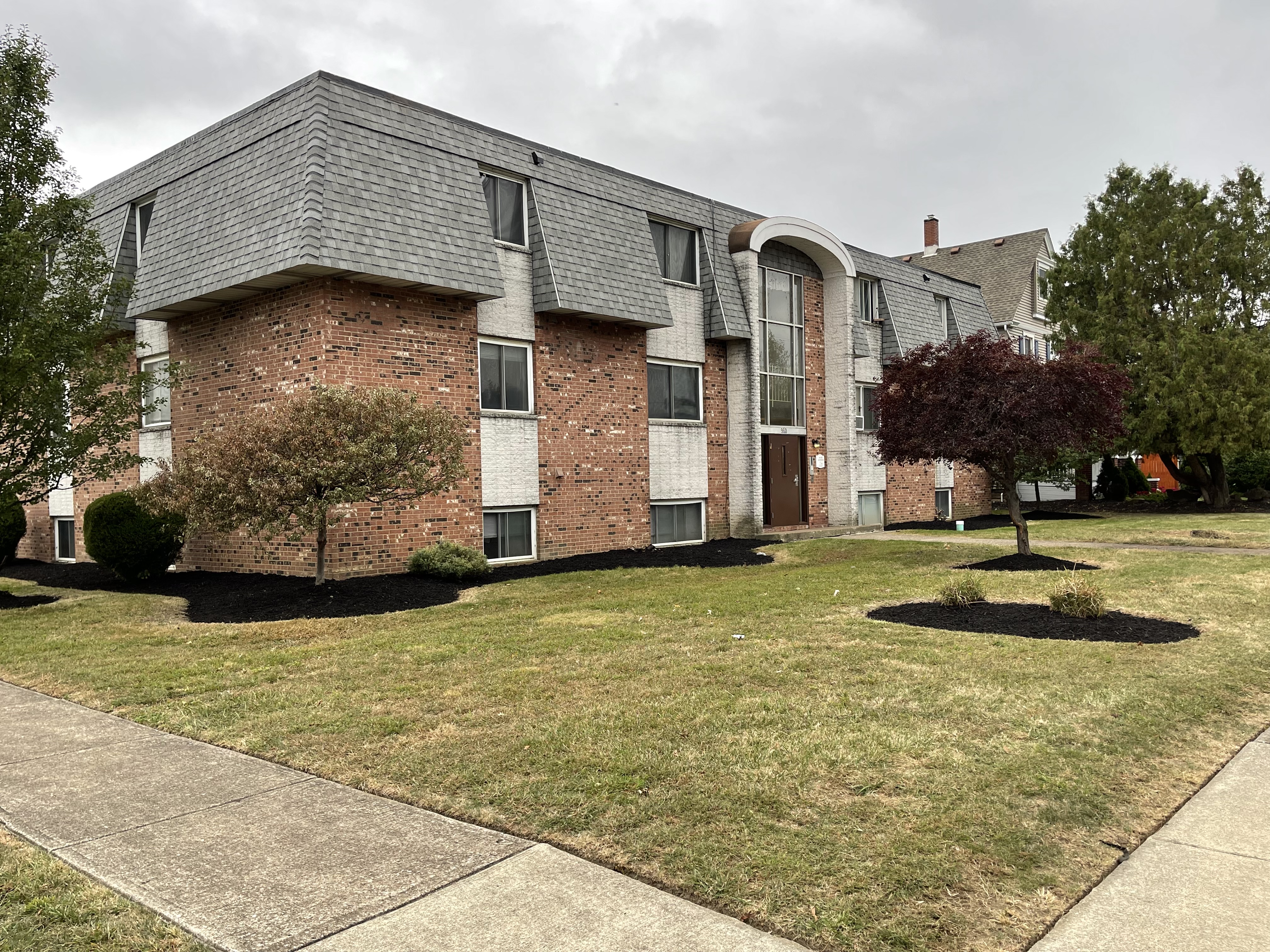 Lorain Apartment: 960 East Erie Ave.