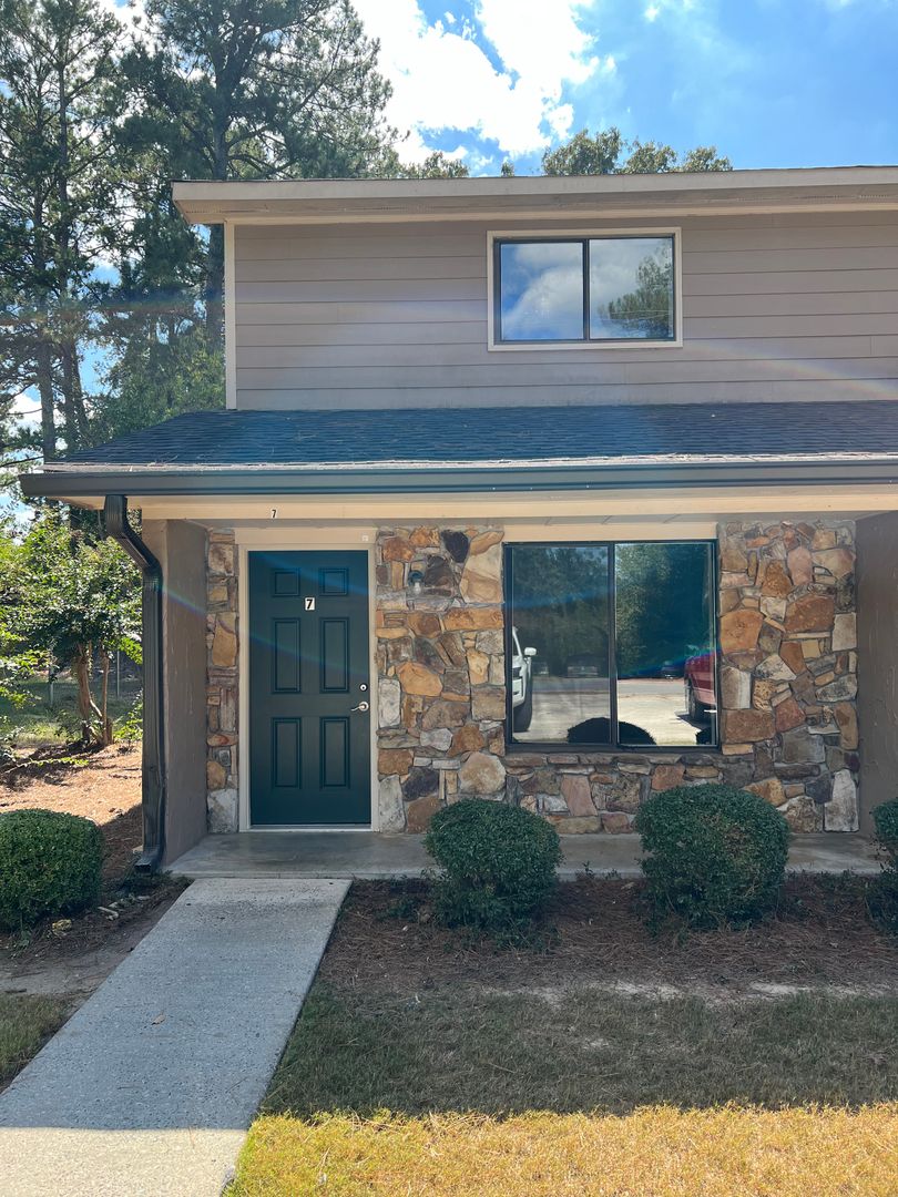 Cedartown Apartment: 46 Allen Drive