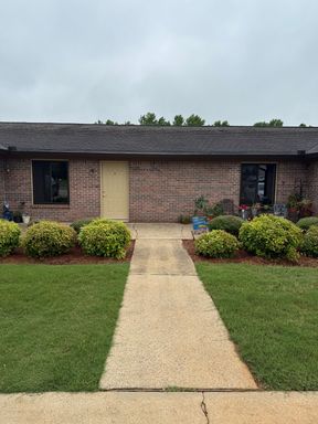 67 Evergreen Lane, APT B