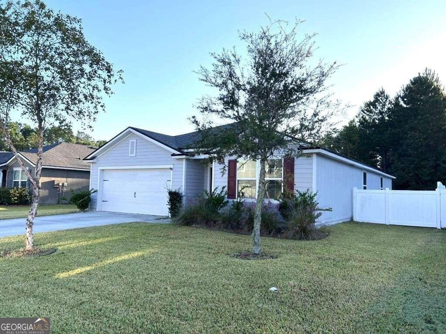 Kingsland House: 306 Cedar Breeze Drive