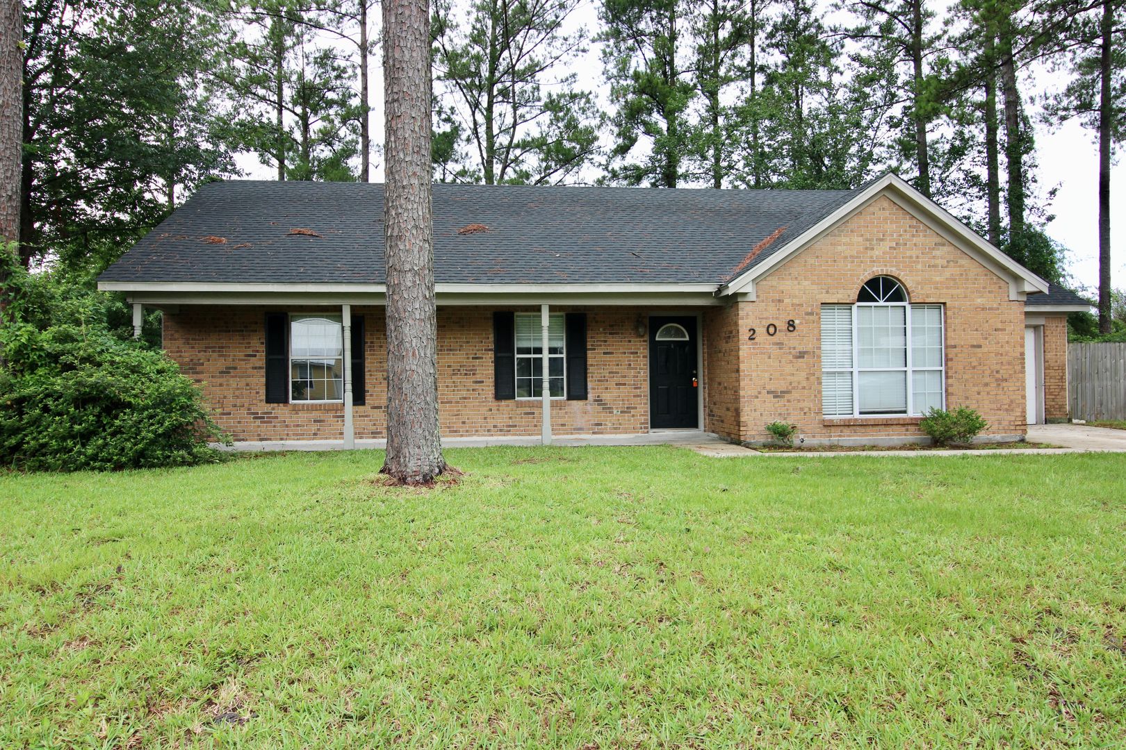 Kingsland House: 208 Woodbridge Road