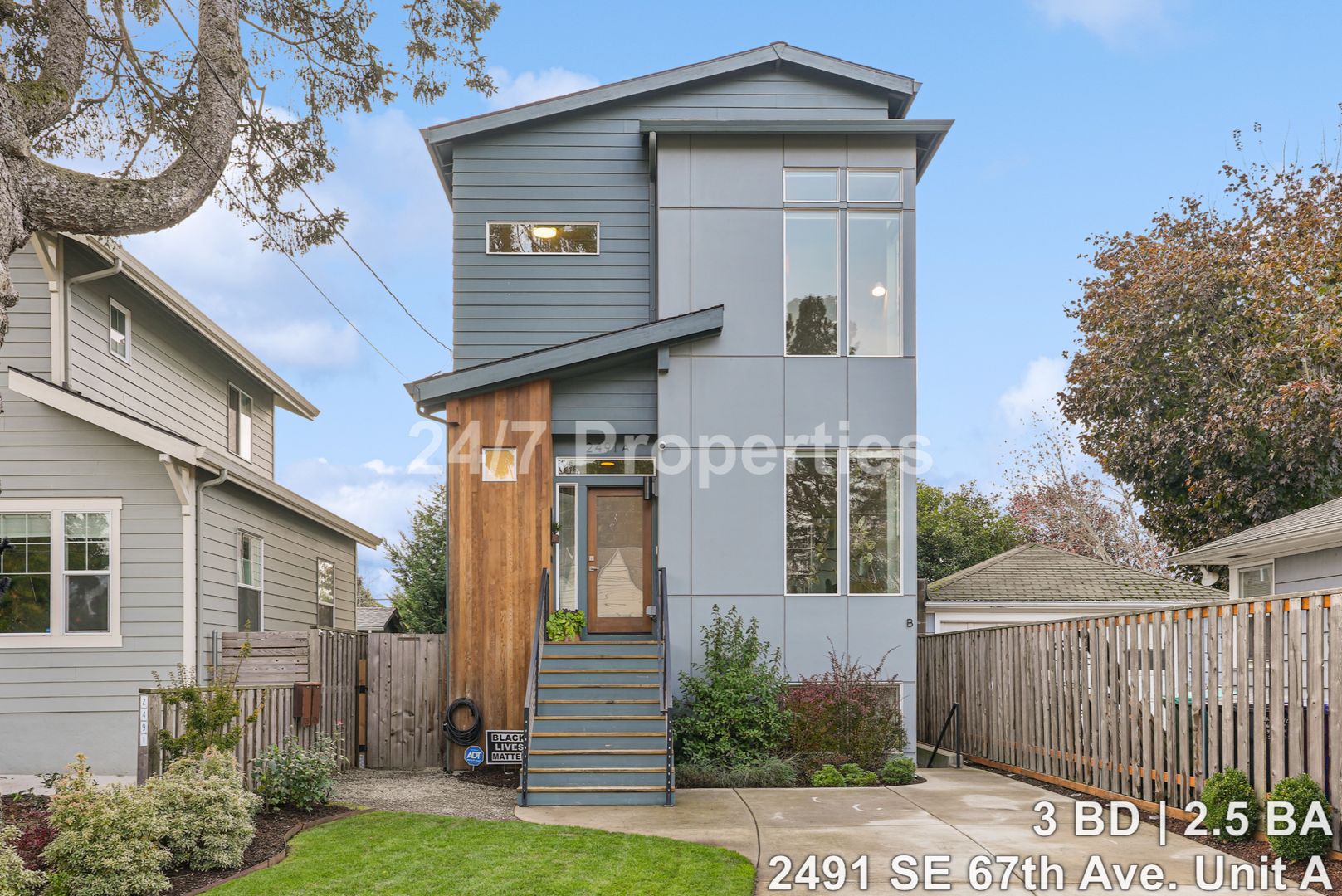 Portland Apartment: 2491 SE 67th Ave.