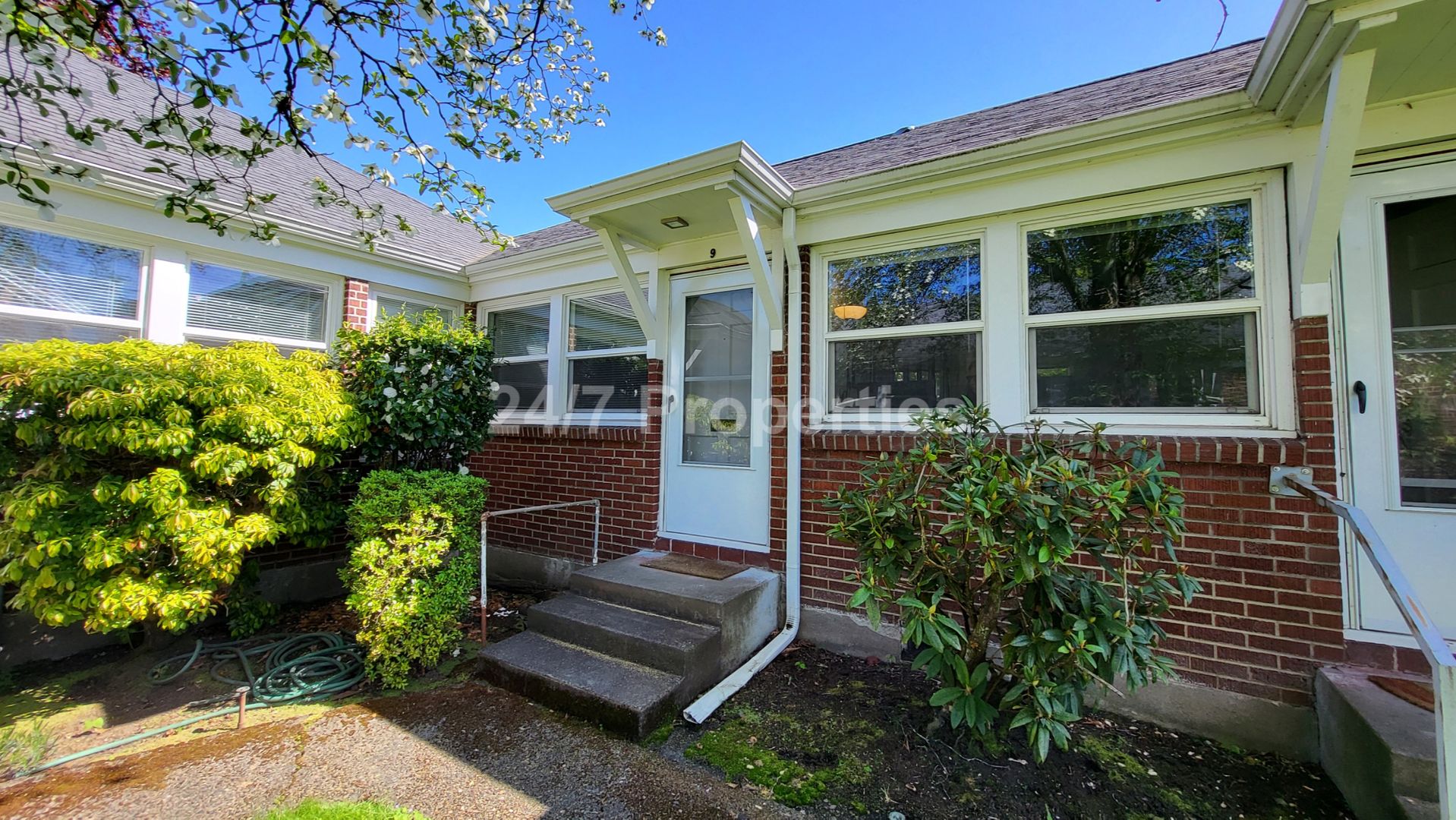Portland Apartment: 3311 NE Going St.