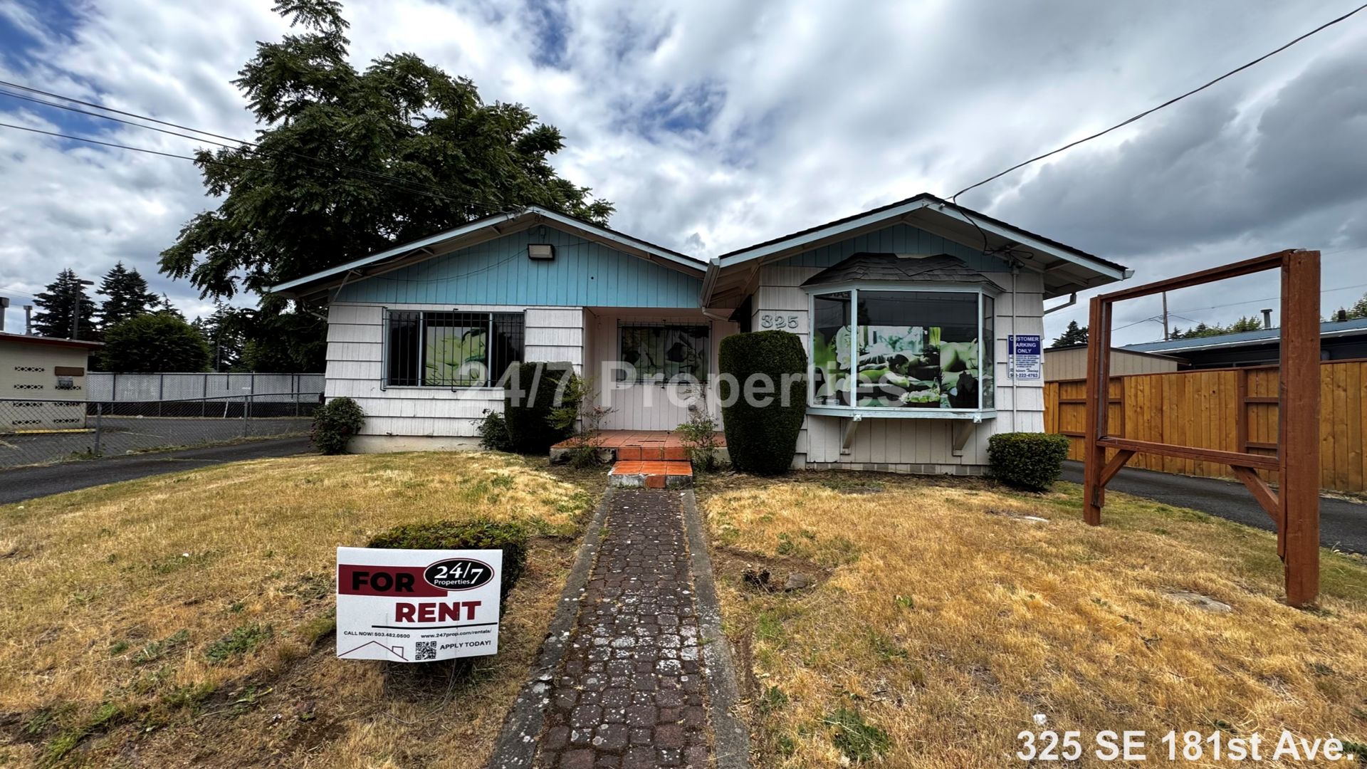 Portland Apartment: 325 SE 181st Ave.