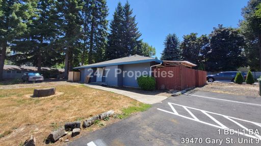 Updated 1 BD | 1 BA Apartment - Sandy